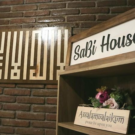 Sabi Guest House - Strategic Family -Married Couples Only- Hostel In Prawirotaman Yogyakarta Exterior photo