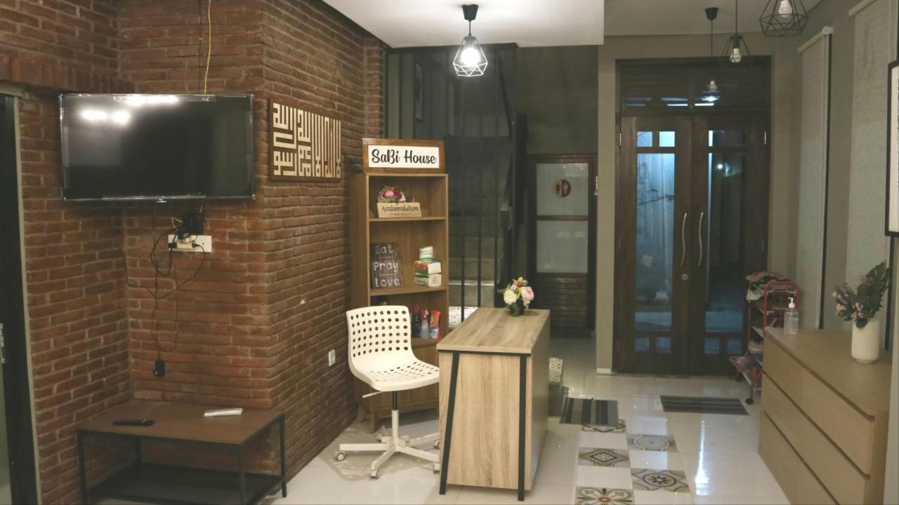 Sabi Guest House - Strategic Family -Married Couples Only- Hostel In Prawirotaman Yogyakarta Exterior photo