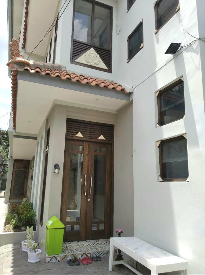 Sabi Guest House - Strategic Family -Married Couples Only- Hostel In Prawirotaman Yogyakarta Exterior photo