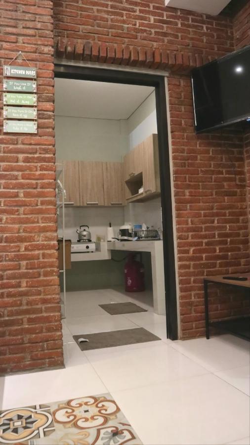Sabi Guest House - Strategic Family -Married Couples Only- Hostel In Prawirotaman Yogyakarta Exterior photo