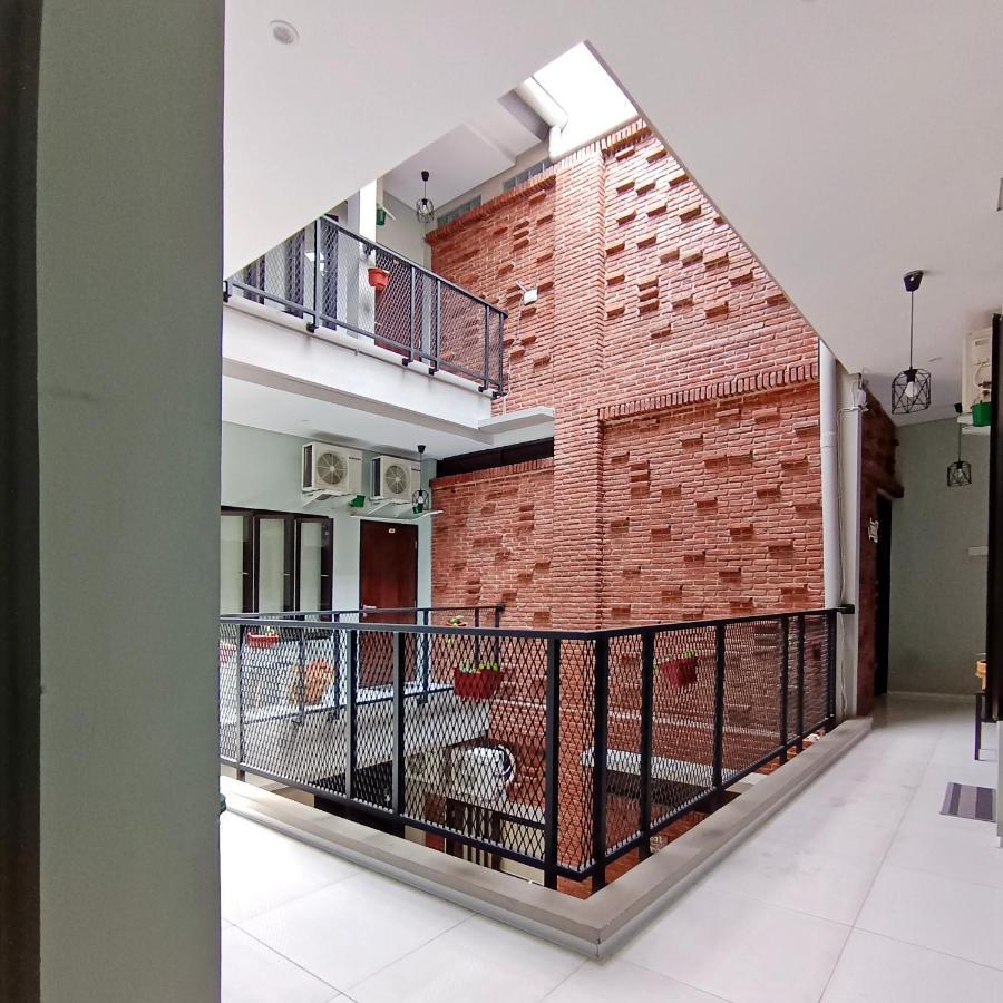 Sabi Guest House - Strategic Family -Married Couples Only- Hostel In Prawirotaman Yogyakarta Exterior photo